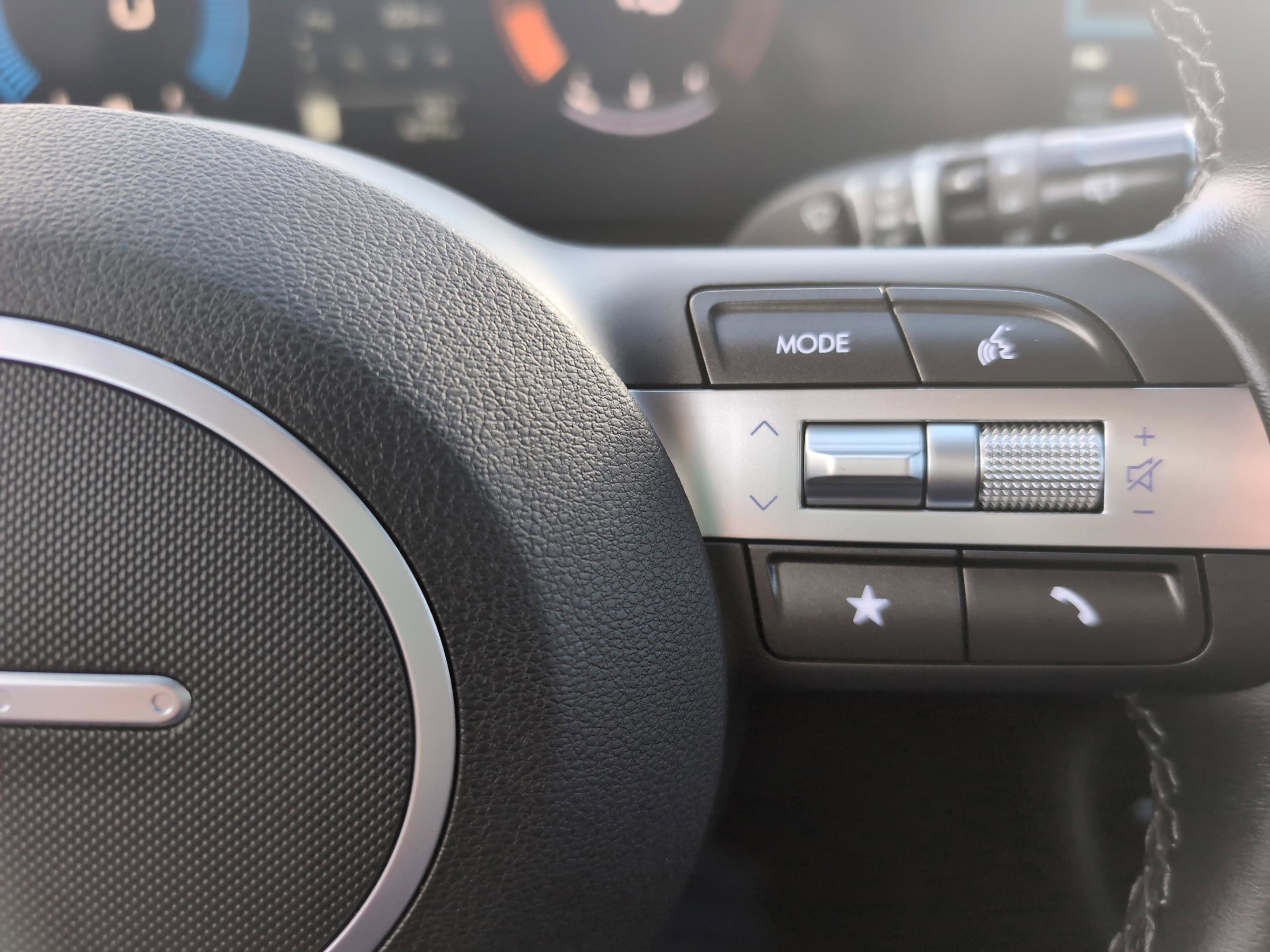 Used 2025 Hyundai Kona SEL image 31