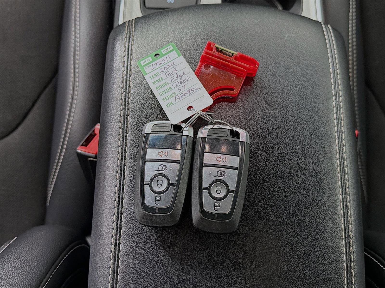 Used 2024 Ford Edge ST AWD/4WD image 32