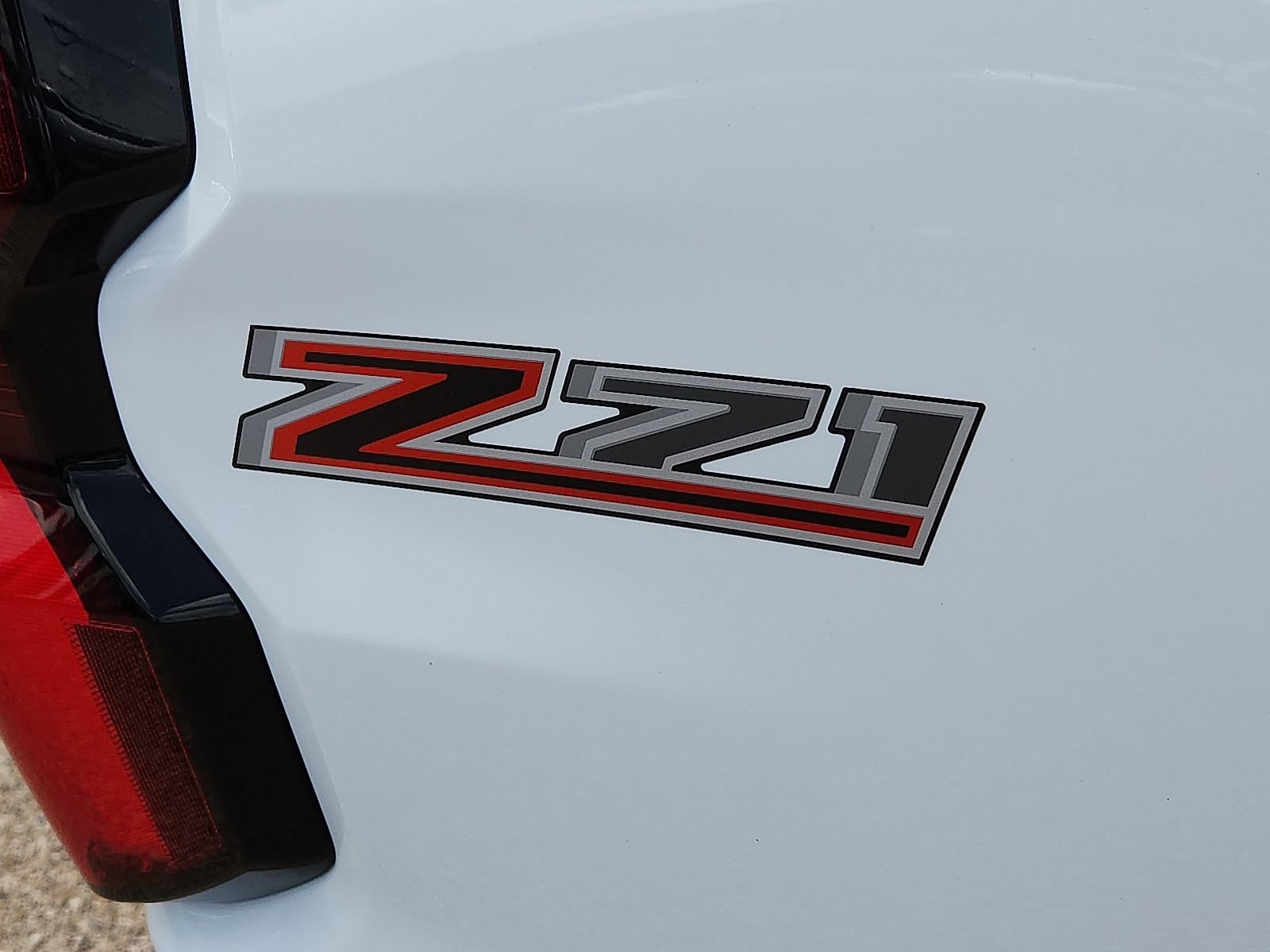 Used 2024 Chevrolet Colorado Z71 w/ Z71 Convenience Package 2 AWD/4WD image 9