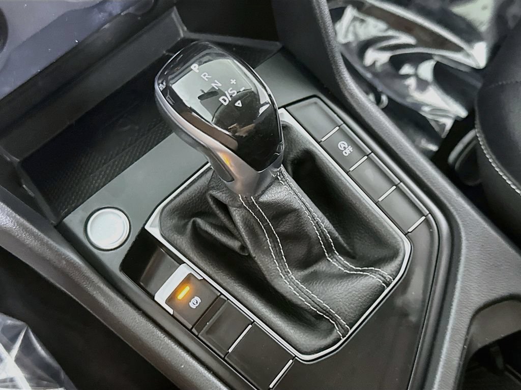 Used 2022 Volkswagen Taos SE w/ Panoramic Sunroof Package FWD image 31