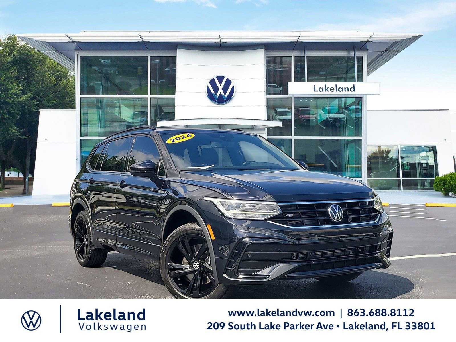 Used 2024 Volkswagen Tiguan SE R-Line image 1