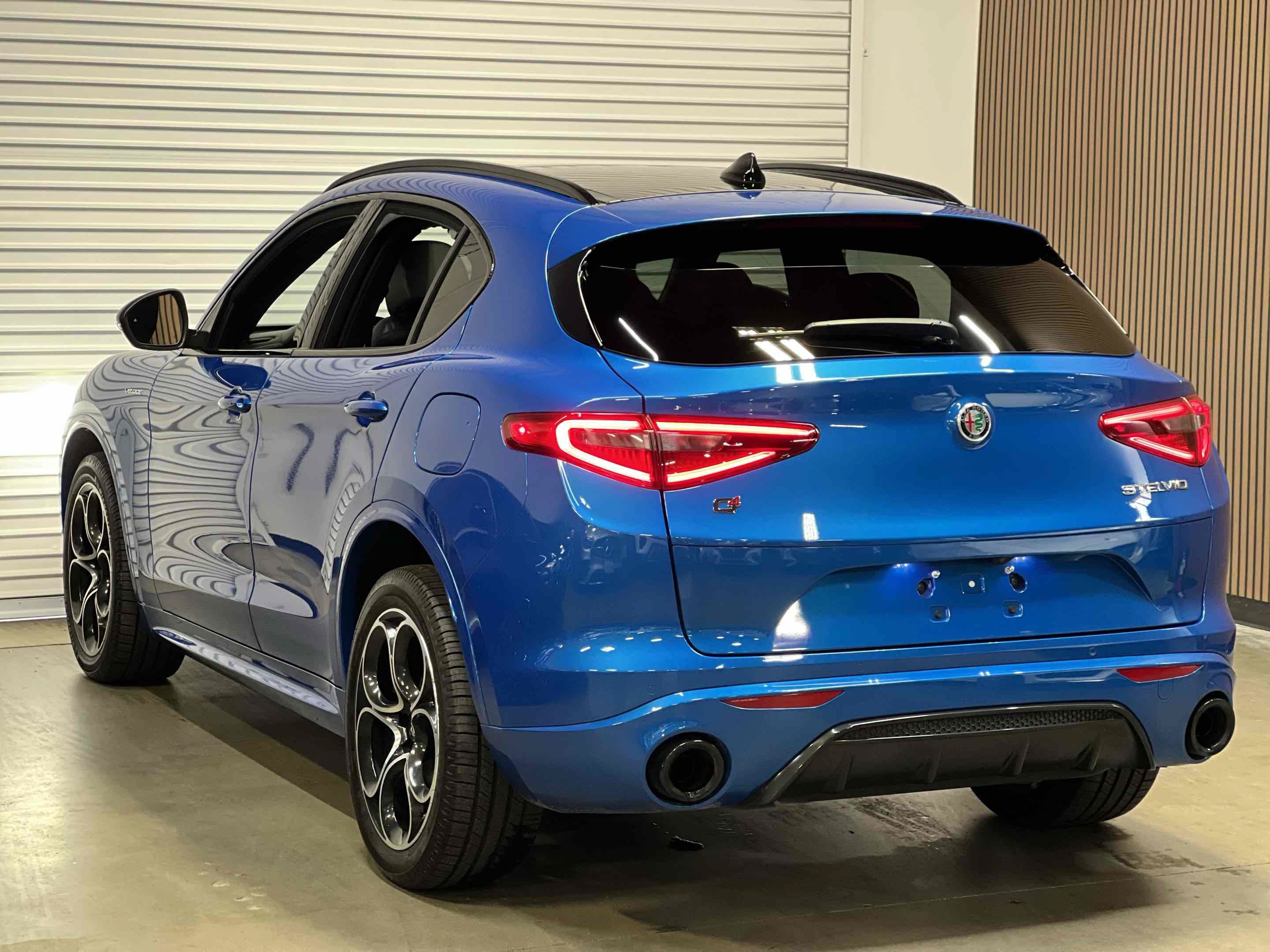 Used 2023 Alfa Romeo Stelvio Veloce AWD/4WD image 19