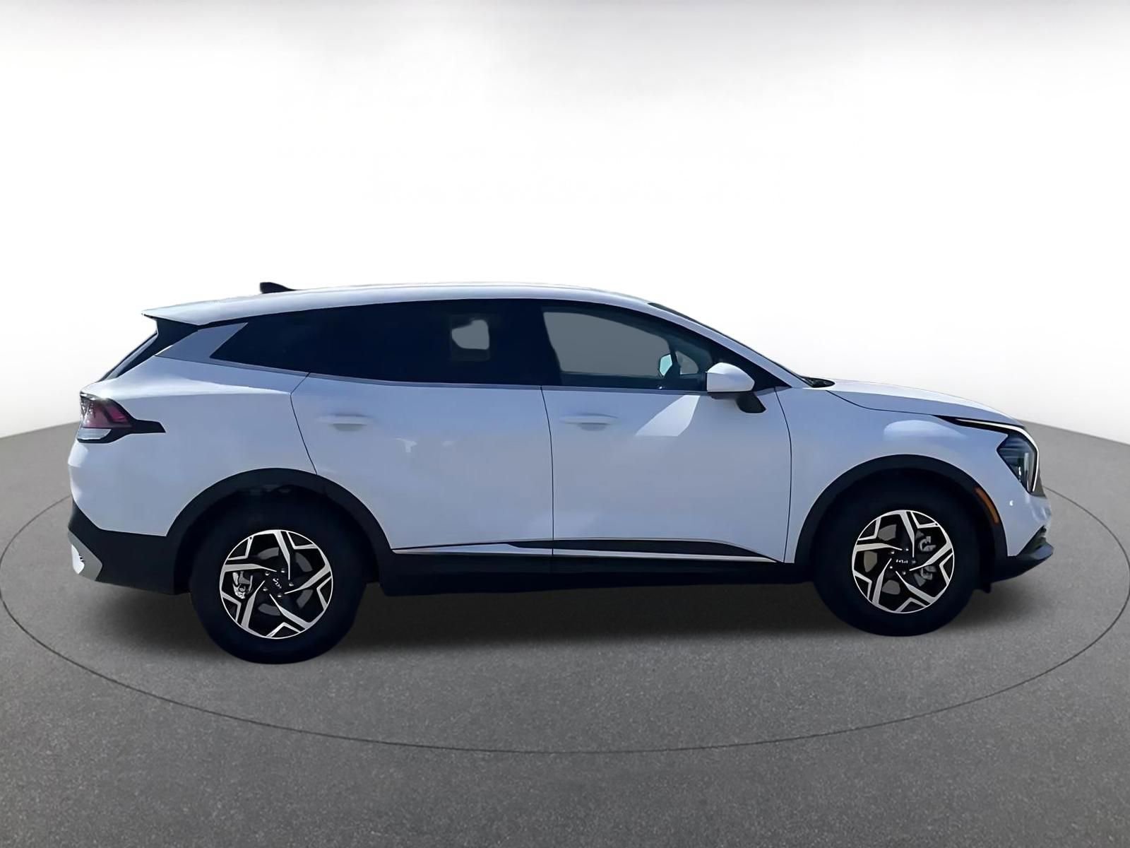 Used 2025 Kia Sportage LX image 16