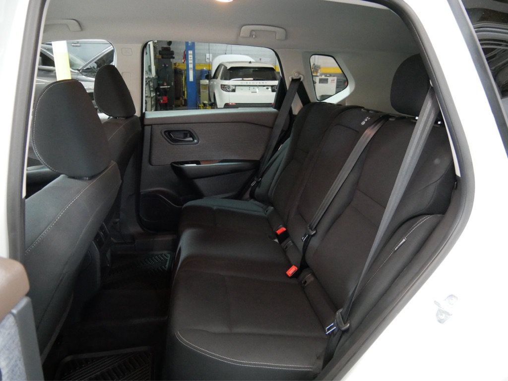 Used 2023 Nissan Rogue S AWD/4WD image 21