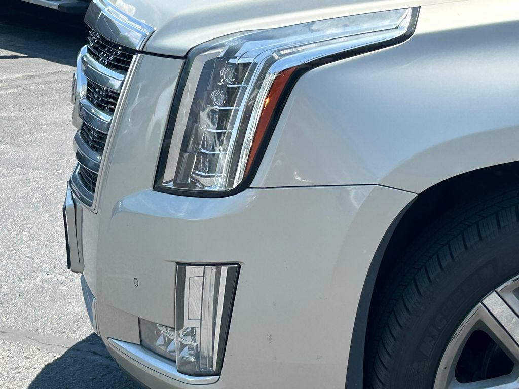 Used 2015 Cadillac Escalade Luxury AWD/4WD image 11