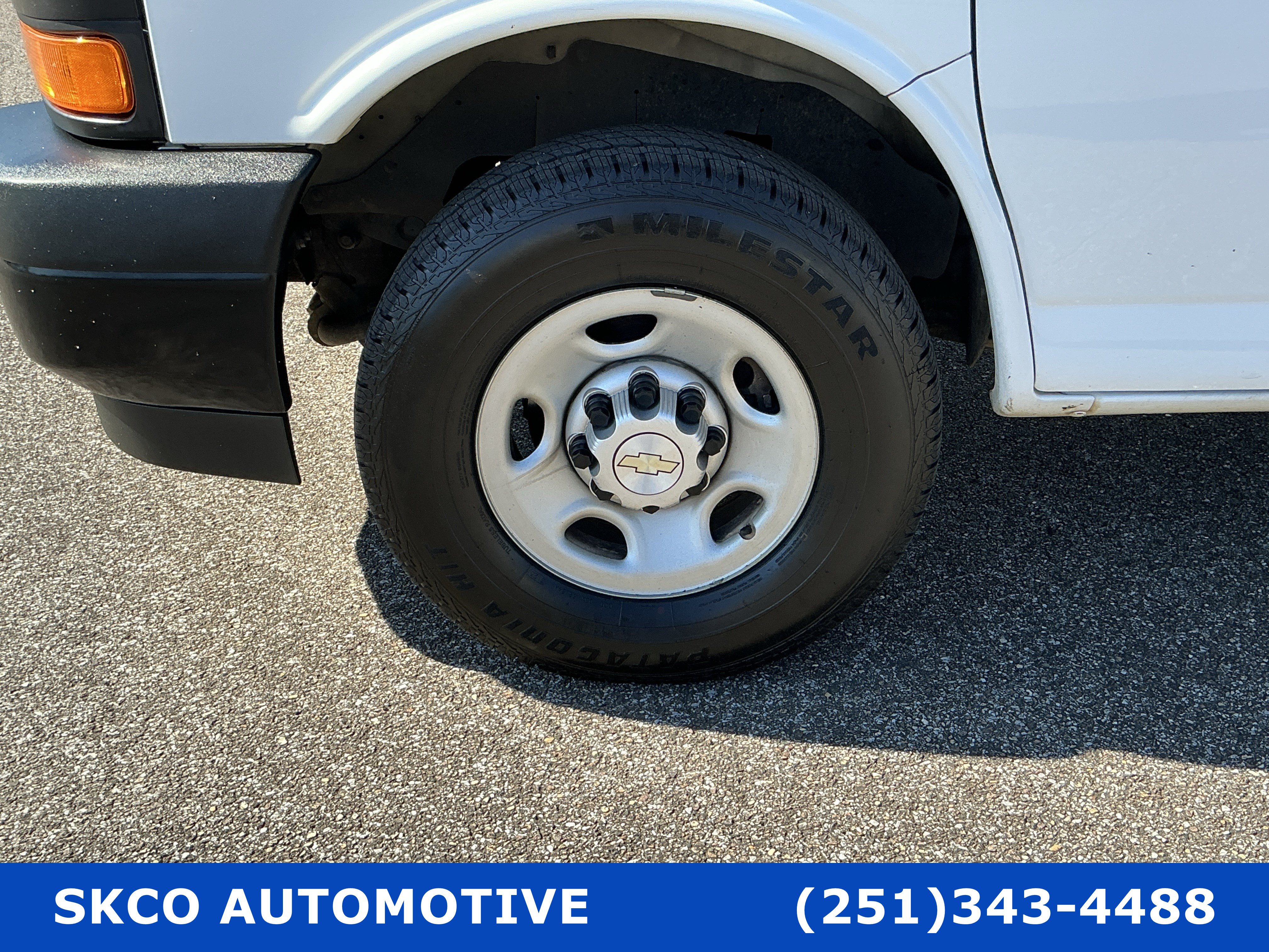 Used 2021 Chevrolet Express 2500 Extended w/ Driver Convenience Package RWD image 9
