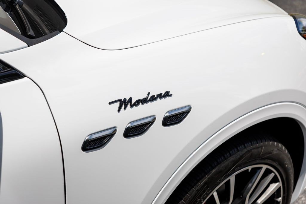 Certified 2023 Maserati Grecale Modena AWD/4WD image 35