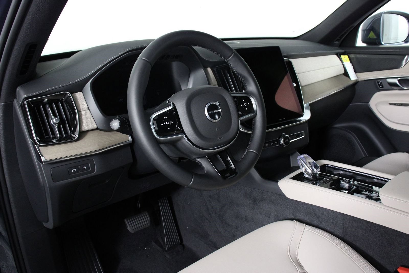 New 2026 Volvo XC90 T8 Plus AWD/4WD image 8