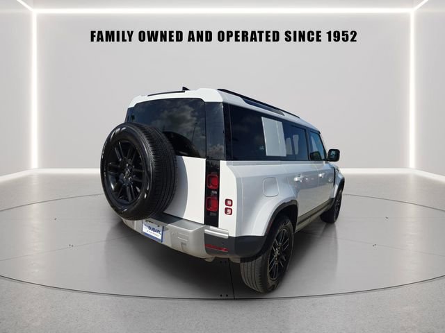 Used 2025 Land Rover Defender 110 S AWD/4WD image 4