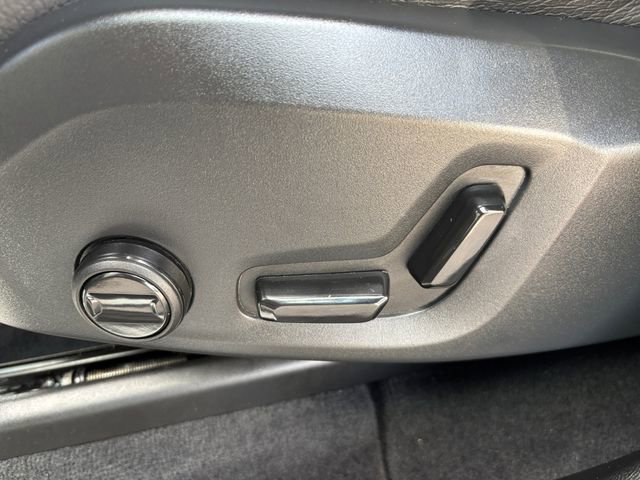 Used 2022 Volvo XC60 B5 Momentum w/ Advanced Package image 16
