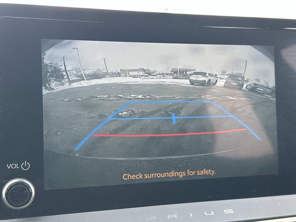 Used 2025 Toyota Prius XLE image 28