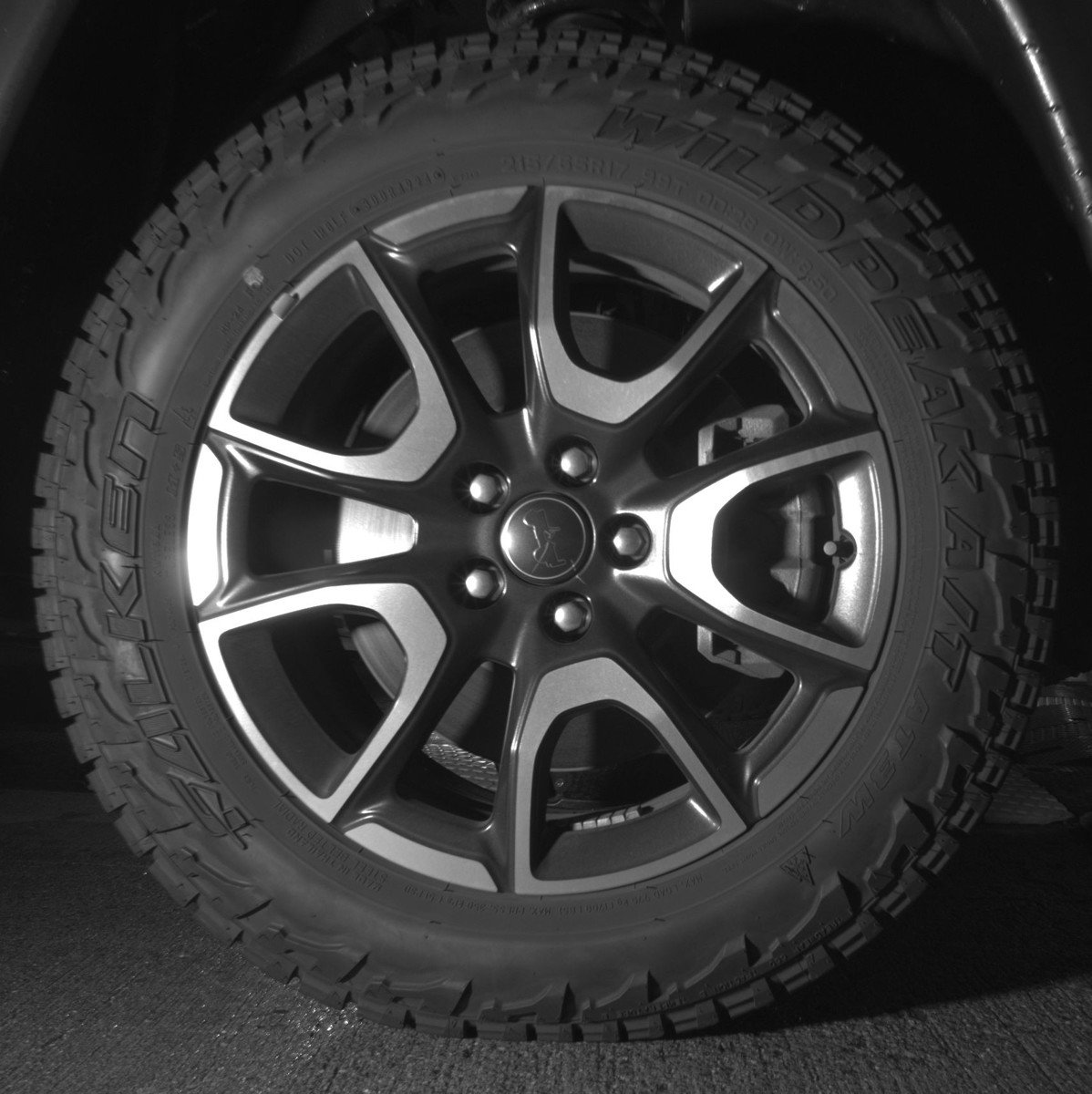 Used 2025 Jeep Compass Trailhawk AWD/4WD image 13