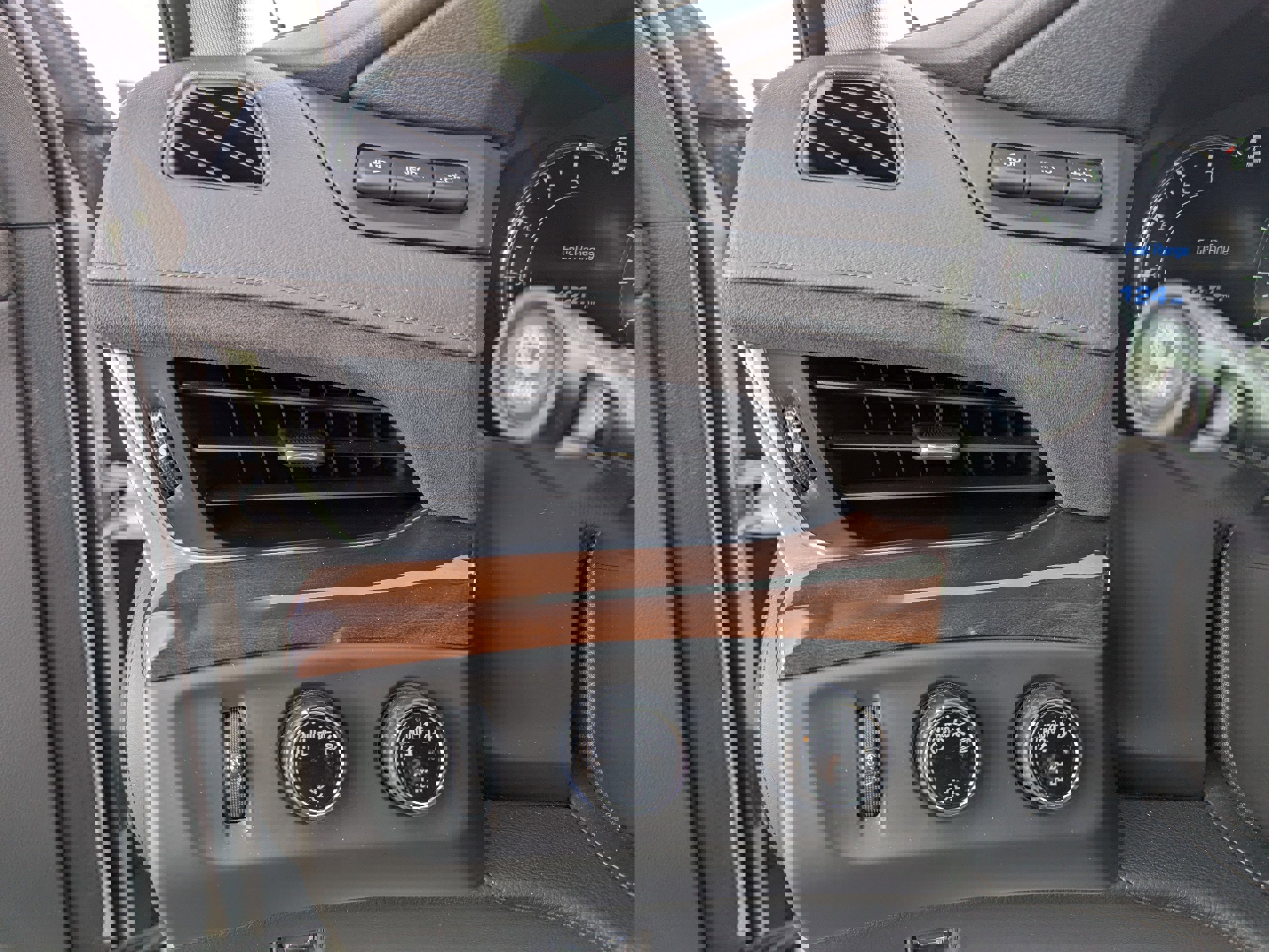 Used 2020 Cadillac Escalade Premium Luxury image 15