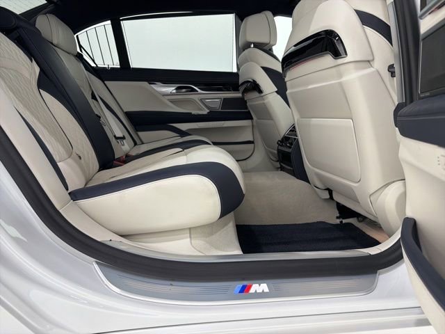Certified 2022 BMW 750i xDrive w/ Luxury Rear Seating Package AWD/4WD image 23