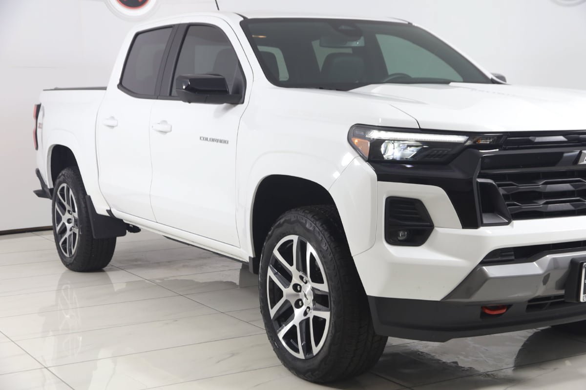 Used 2024 Chevrolet Colorado Z71 w/ Z71 Convenience Package 2 AWD/4WD image 36