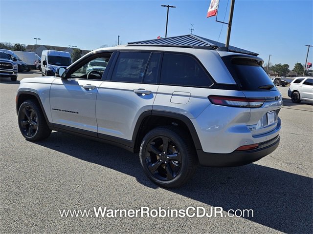 New 2025 Jeep Grand Cherokee Limited w/ Black Appearance Package image 9