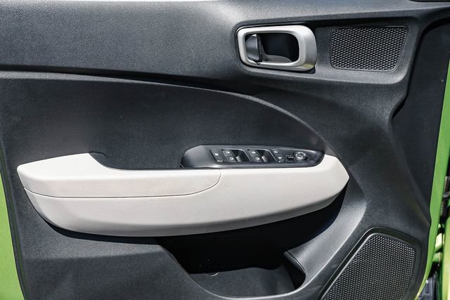Certified 2023 Hyundai Venue SEL image 25