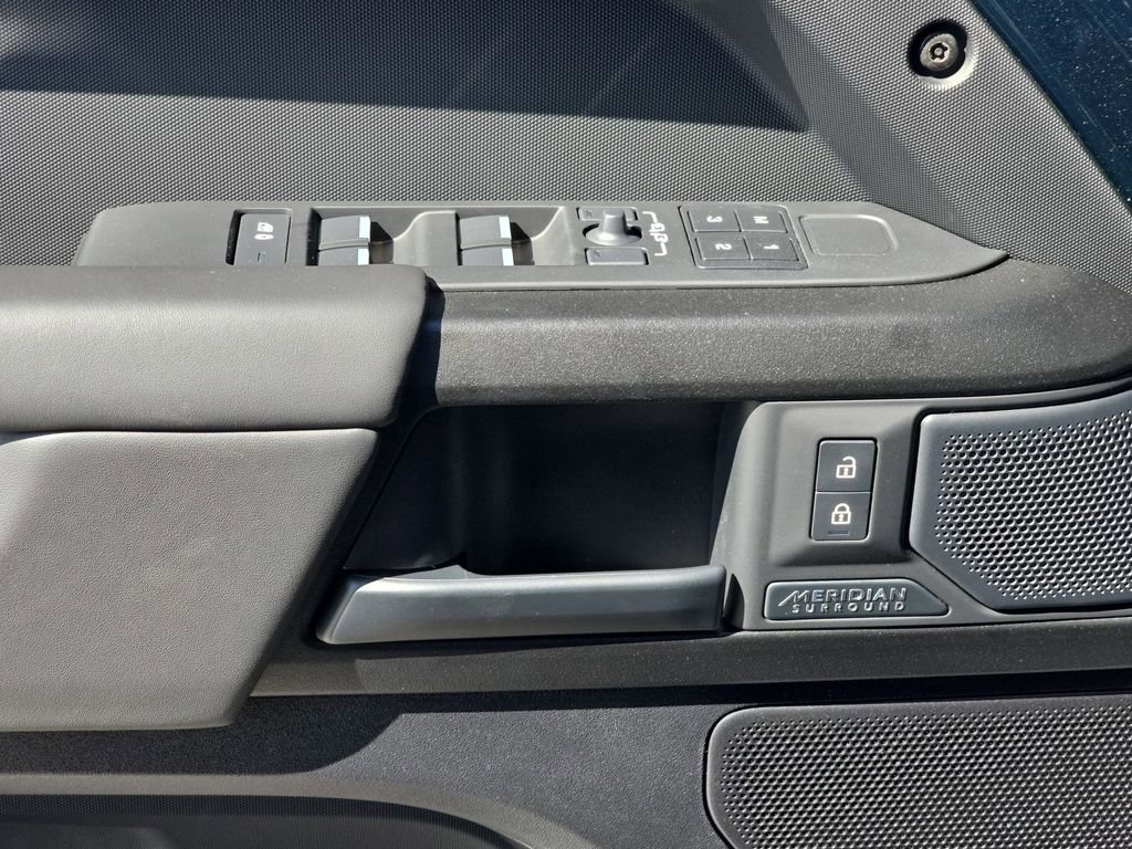 New 2026 Land Rover Defender 110 OCTA image 28