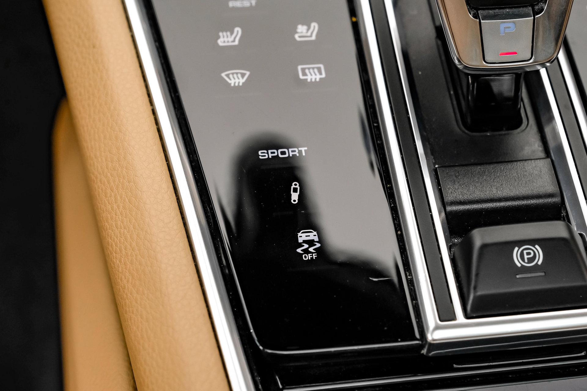 Used 2023 Porsche Panamera Platinum Edition w/ Sportdesign Package RWD image 31