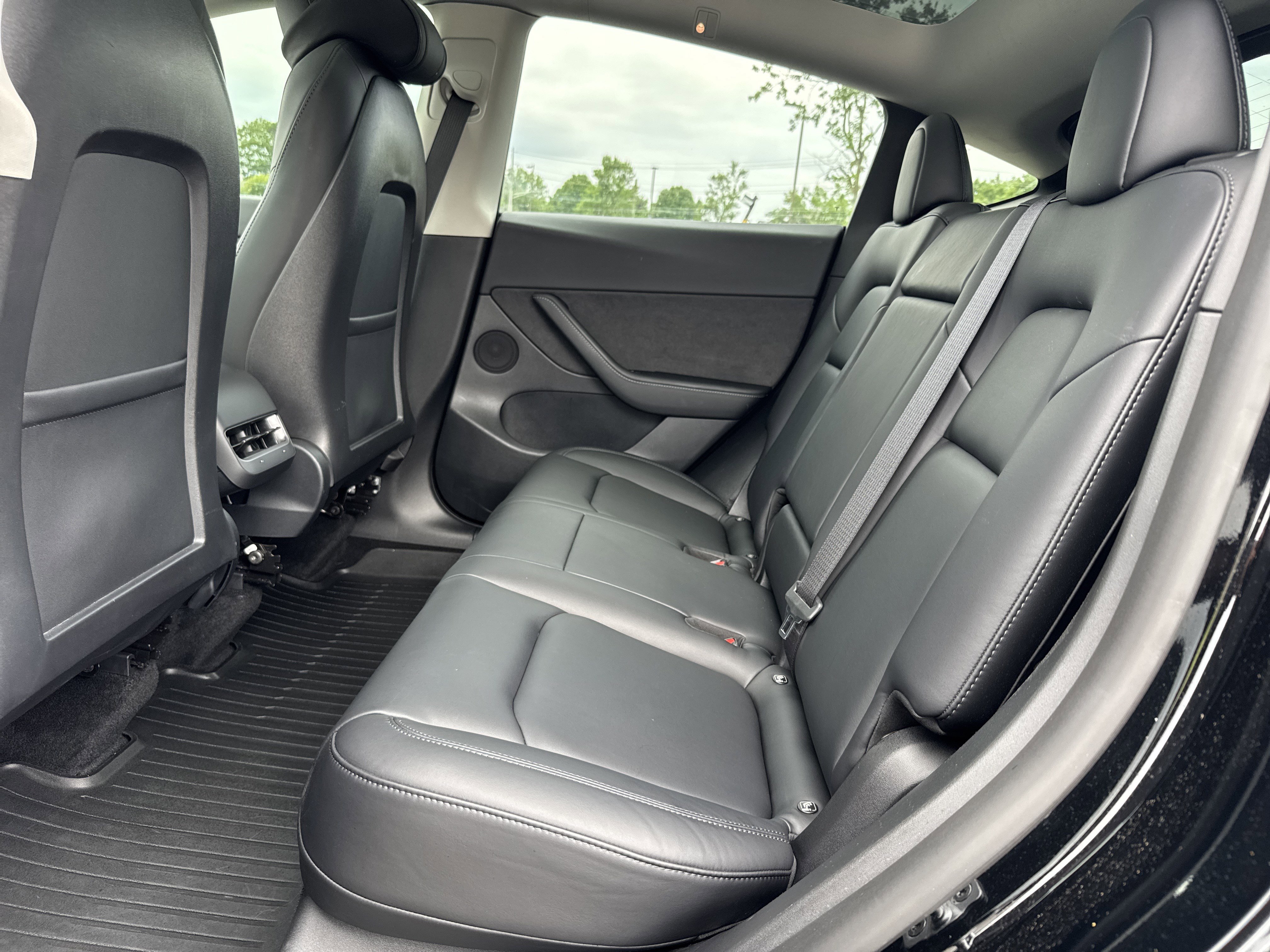 Used 2022 Tesla Model Y Long Range AWD/4WD image 27