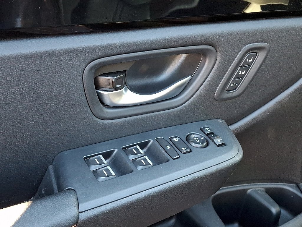Used 2025 Honda Pilot TrailSport image 14
