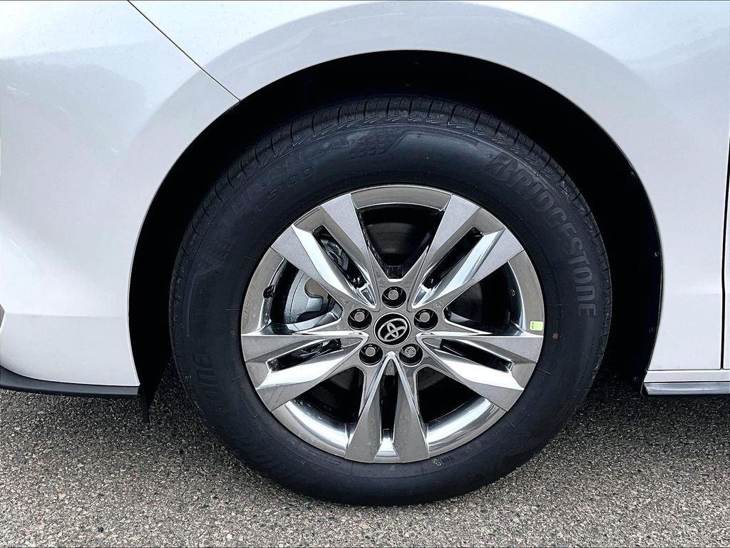 New 2026 Toyota Sienna Limited AWD/4WD image 8