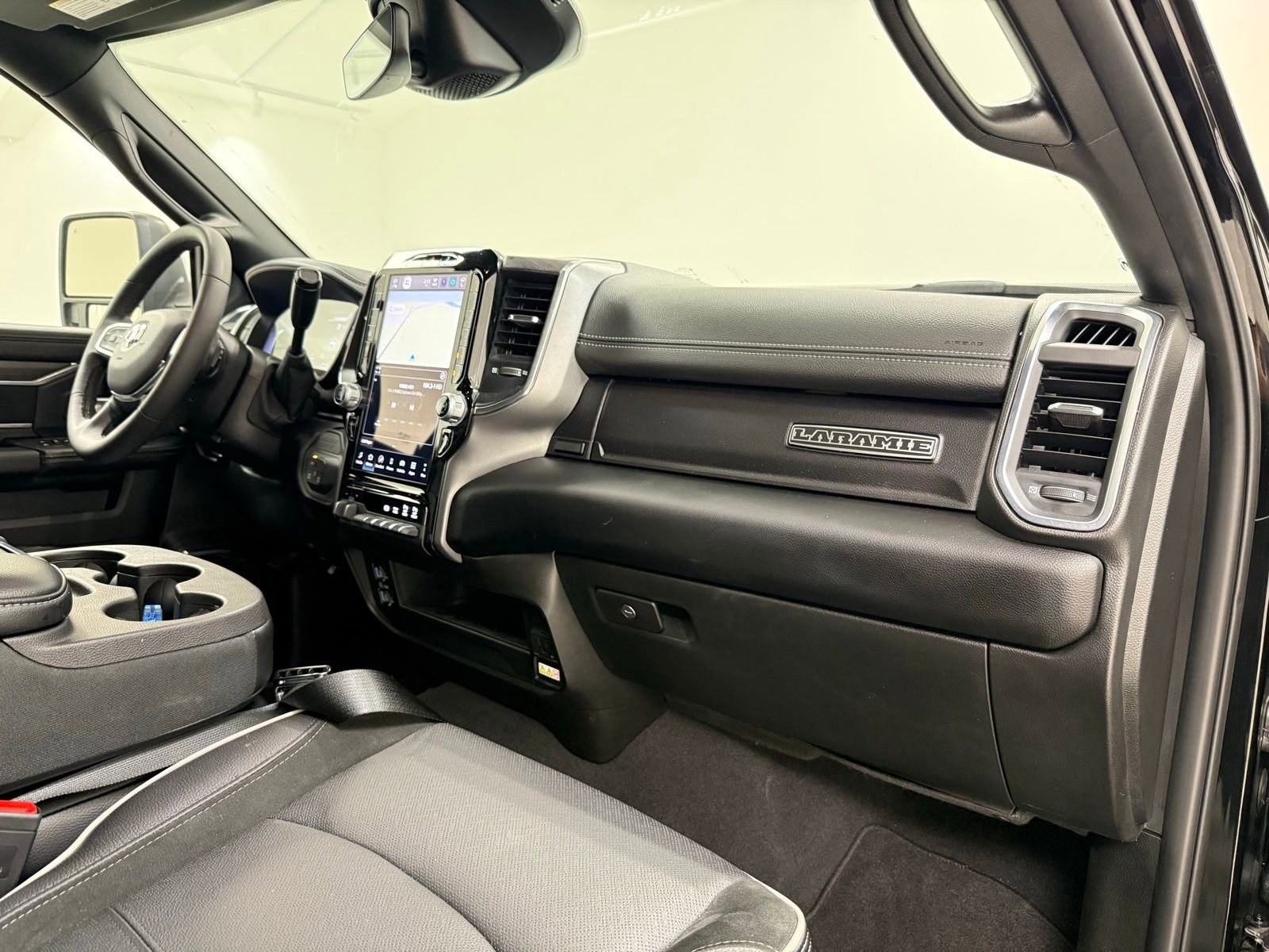 Used 2025 RAM 2500 Laramie image 31