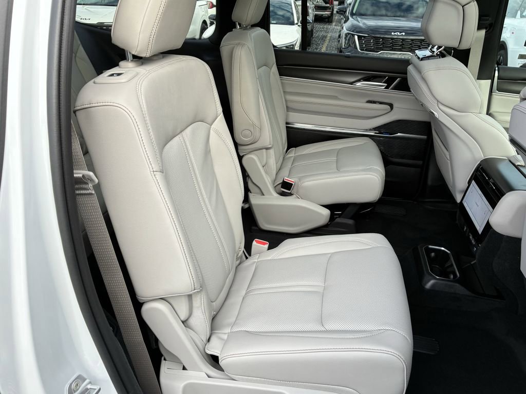 New 2026 Jeep Grand Wagoneer Summit AWD/4WD image 34