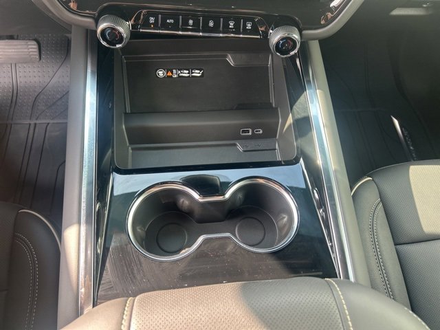 New 2025 Chevrolet Suburban Premier image 25