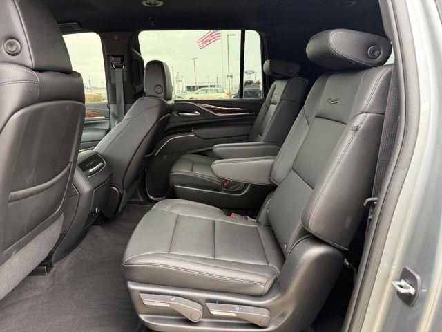 Used 2024 Cadillac Escalade ESV Luxury image 25