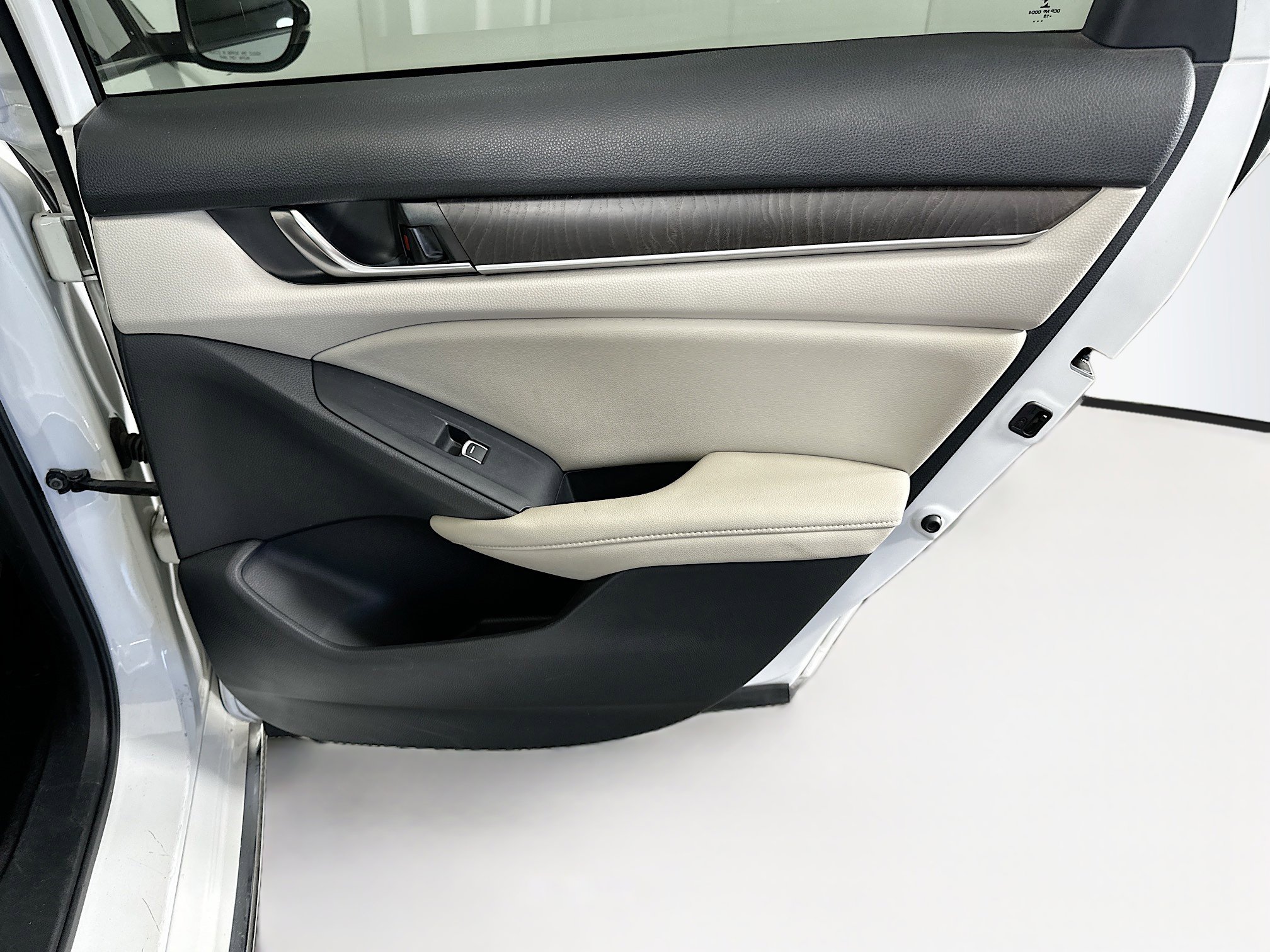 Used 2019 Honda Accord EX-L image 28