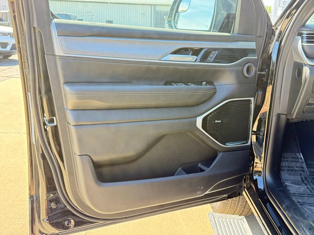 New 2026 Jeep Grand Wagoneer Limited AWD/4WD image 14