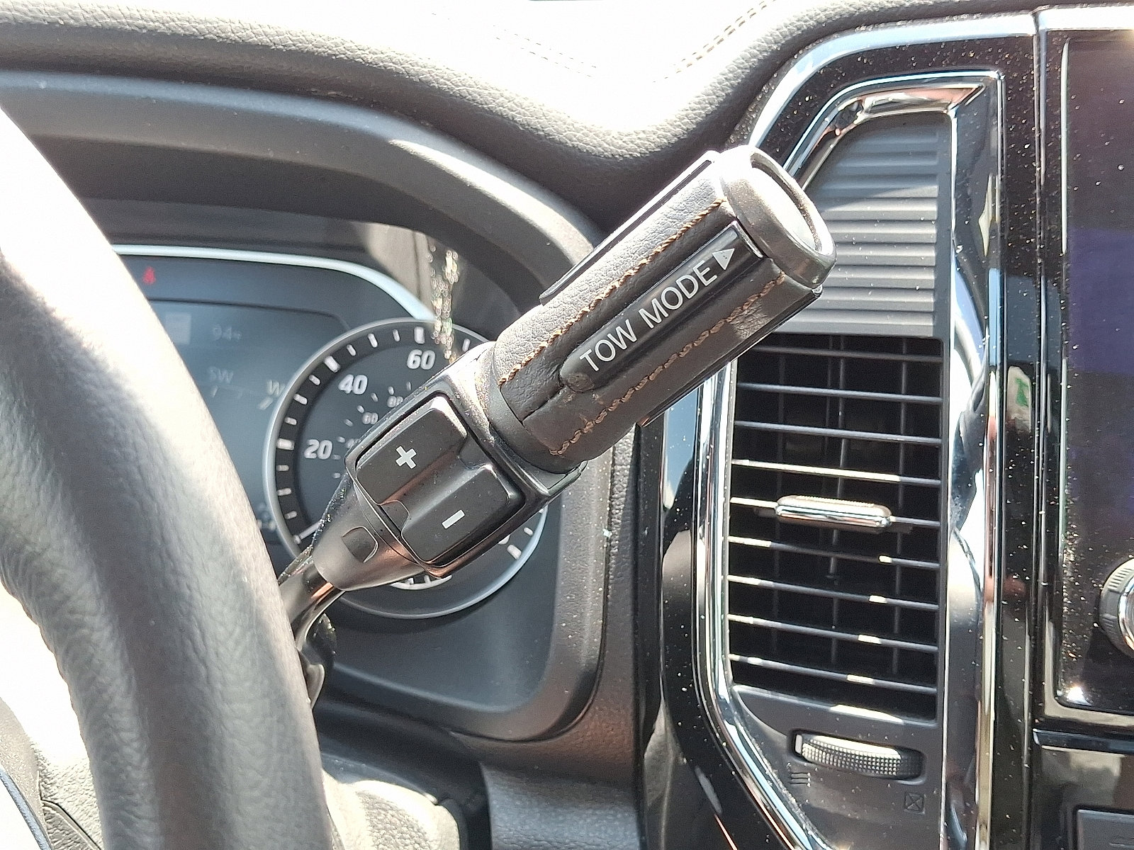 Used 2024 Nissan Titan Platinum Reserve w/ Moonroof Package image 16