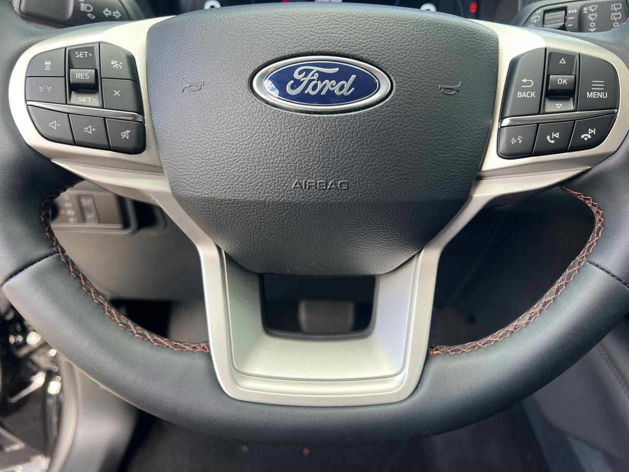 New 2026 Ford Explorer Active RWD image 9