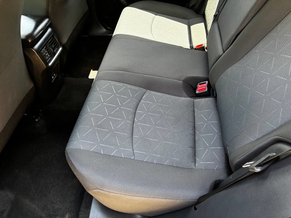 Used 2025 Toyota RAV4 XLE AWD/4WD image 15