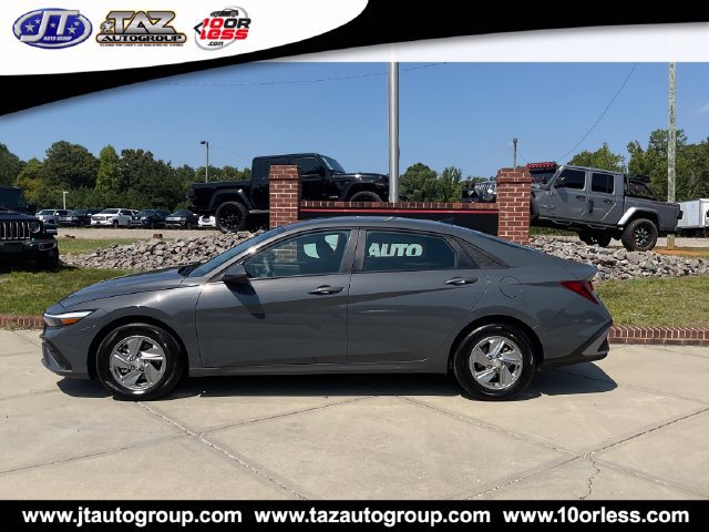 Used 2026 Hyundai Elantra SE FWD image 4