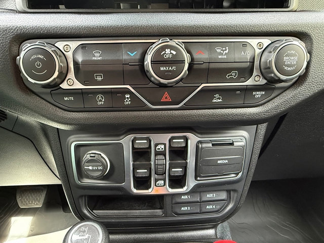 Used 2024 Jeep Wrangler Unlimited Sport image 26