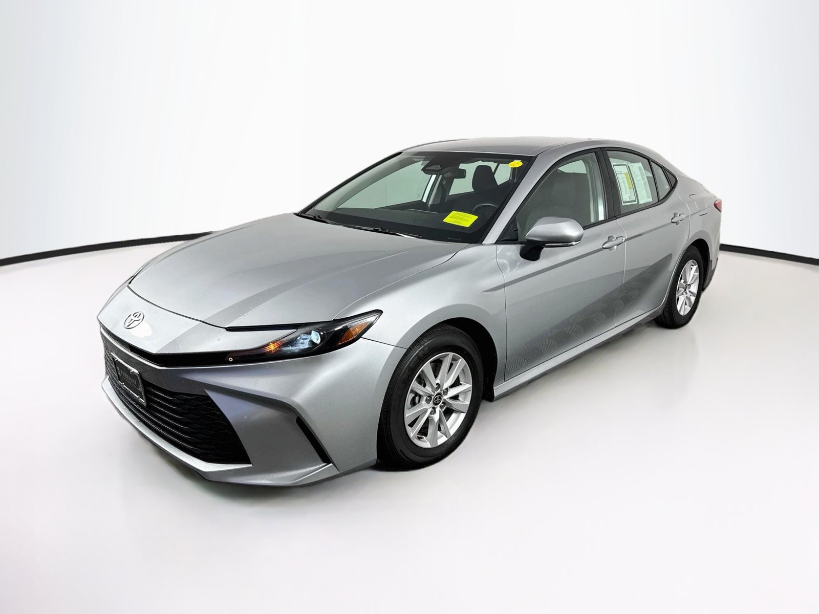 Used 2025 Toyota Camry LE FWD image 3