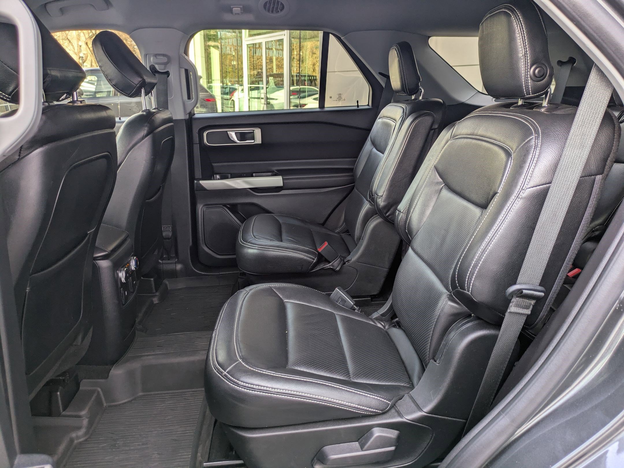 Used 2020 Ford Explorer XLT w/ Comfort Package image 25