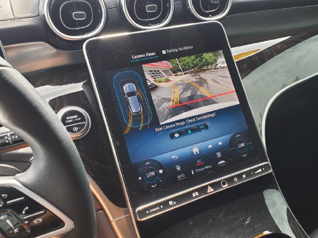 Used 2024 Mercedes-Benz GLC 300 4MATIC image 26