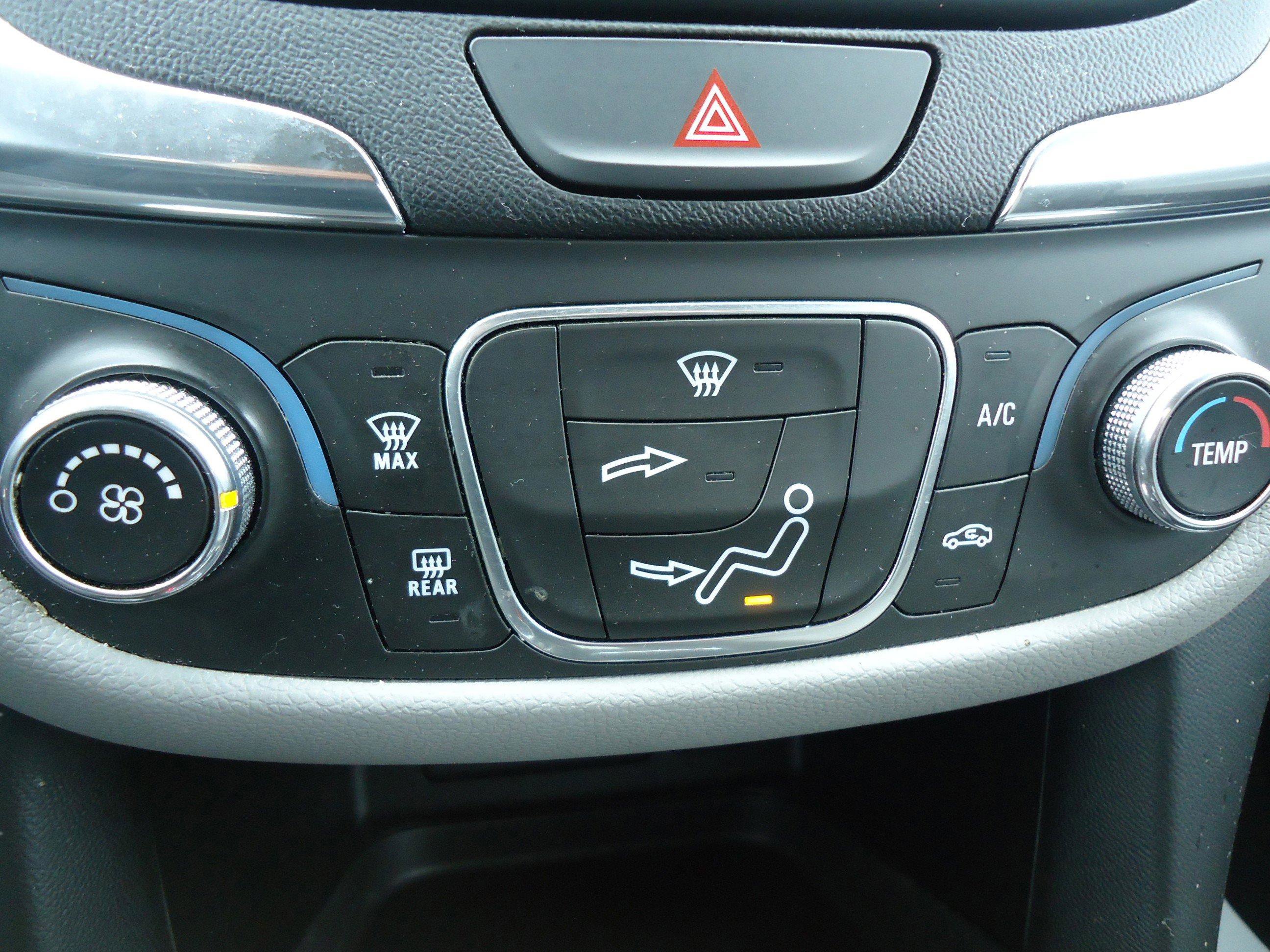 Used 2019 Chevrolet Equinox LT image 18