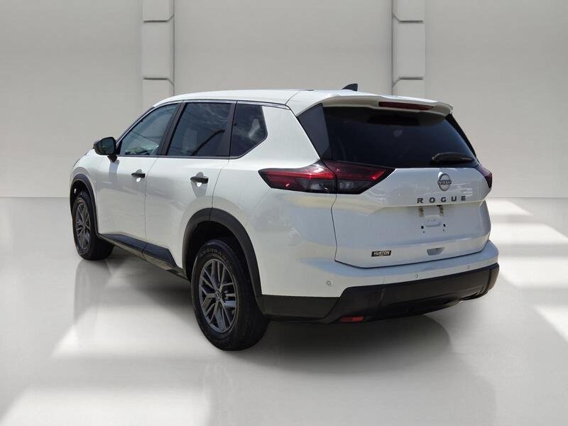 Used 2024 Nissan Rogue S FWD image 3