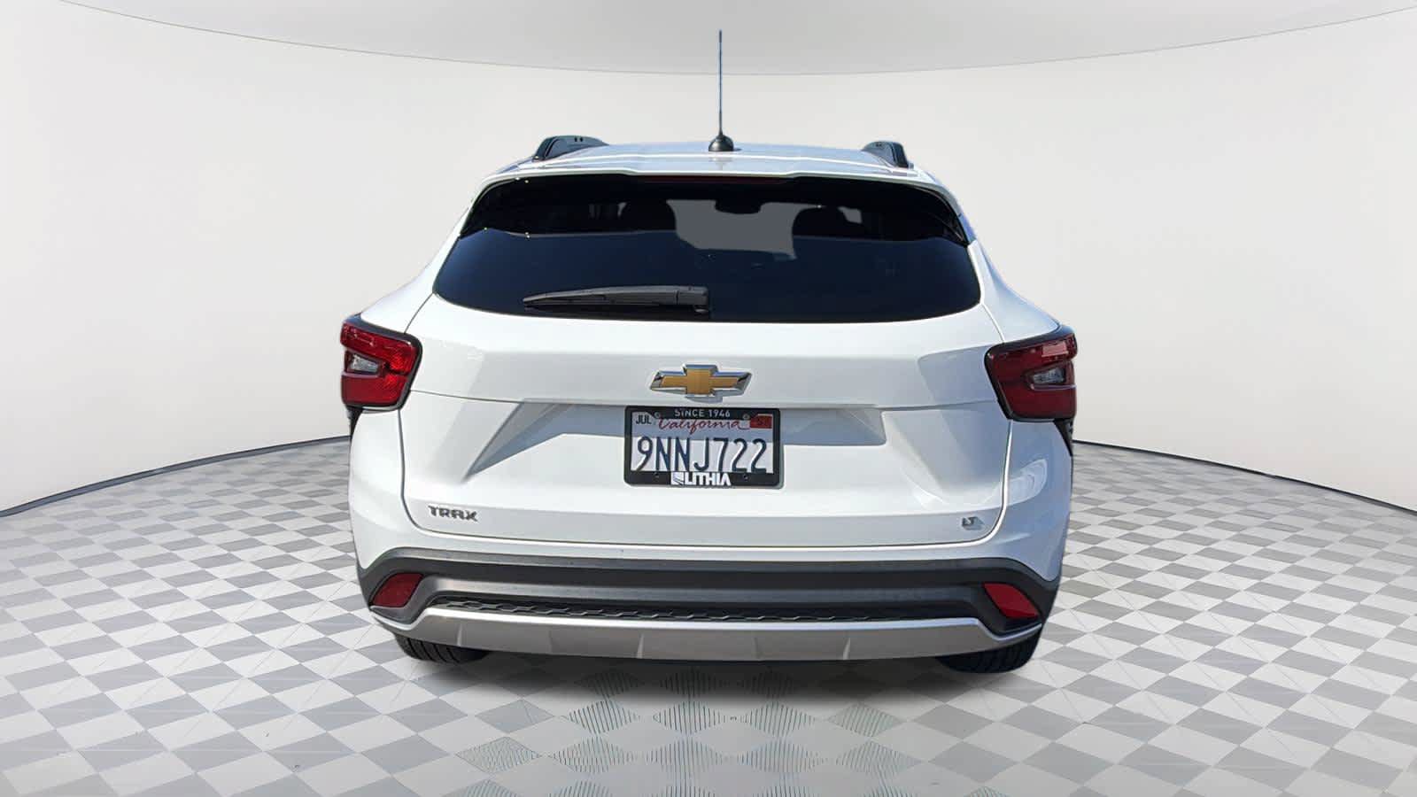 Used 2024 Chevrolet Trax LT FWD image 6