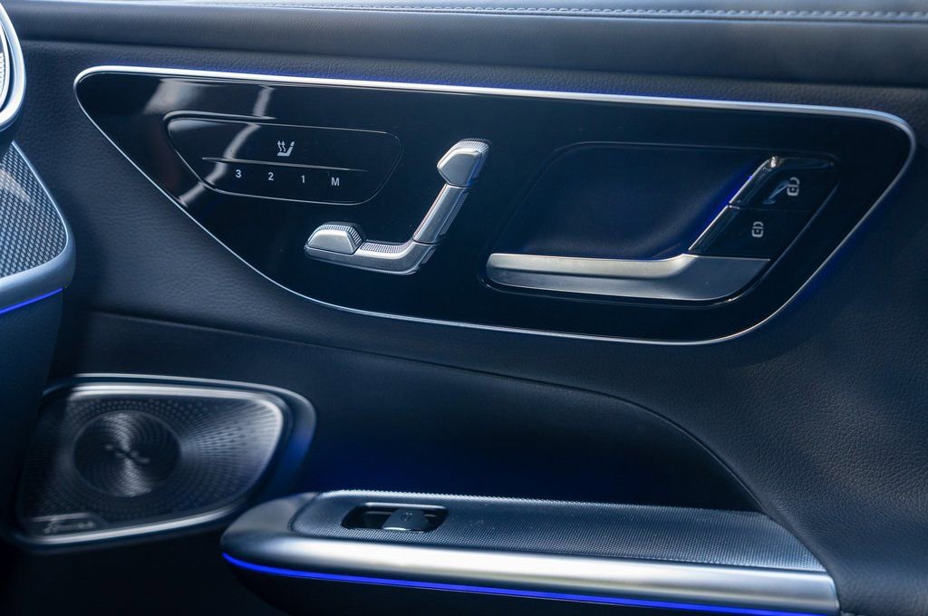 Used 2023 Mercedes-Benz GLC 300 4MATIC w/ Pinnacle Trim Package image 16