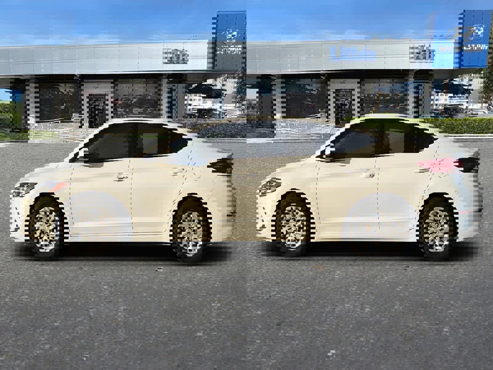 Used 2018 Hyundai Elantra SE image 6