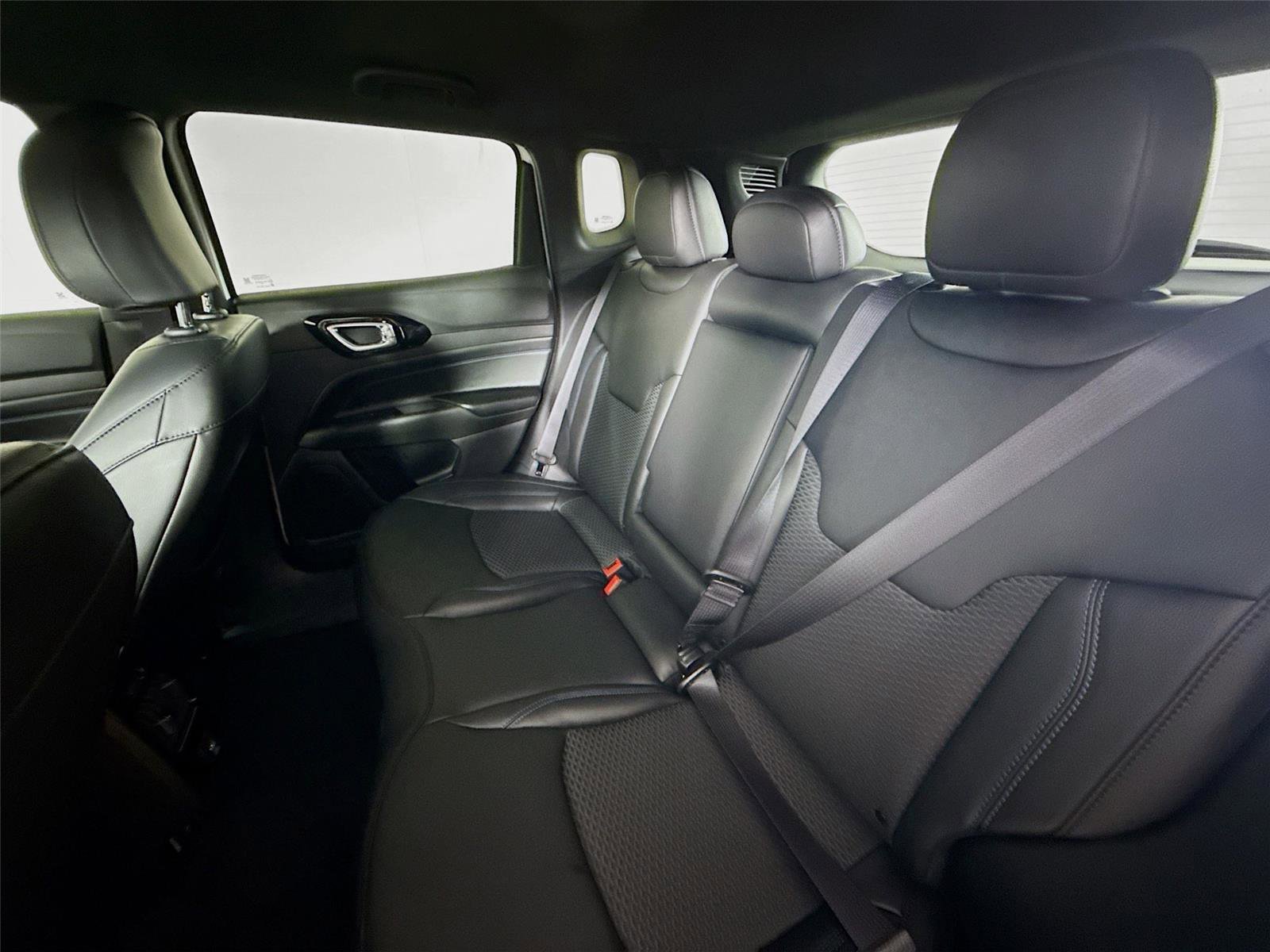 New 2026 Jeep Compass Latitude image 11