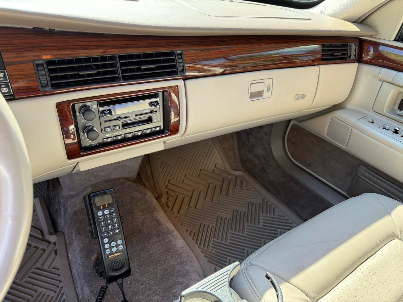 Used 1995 Cadillac De Ville Concours FWD image 14