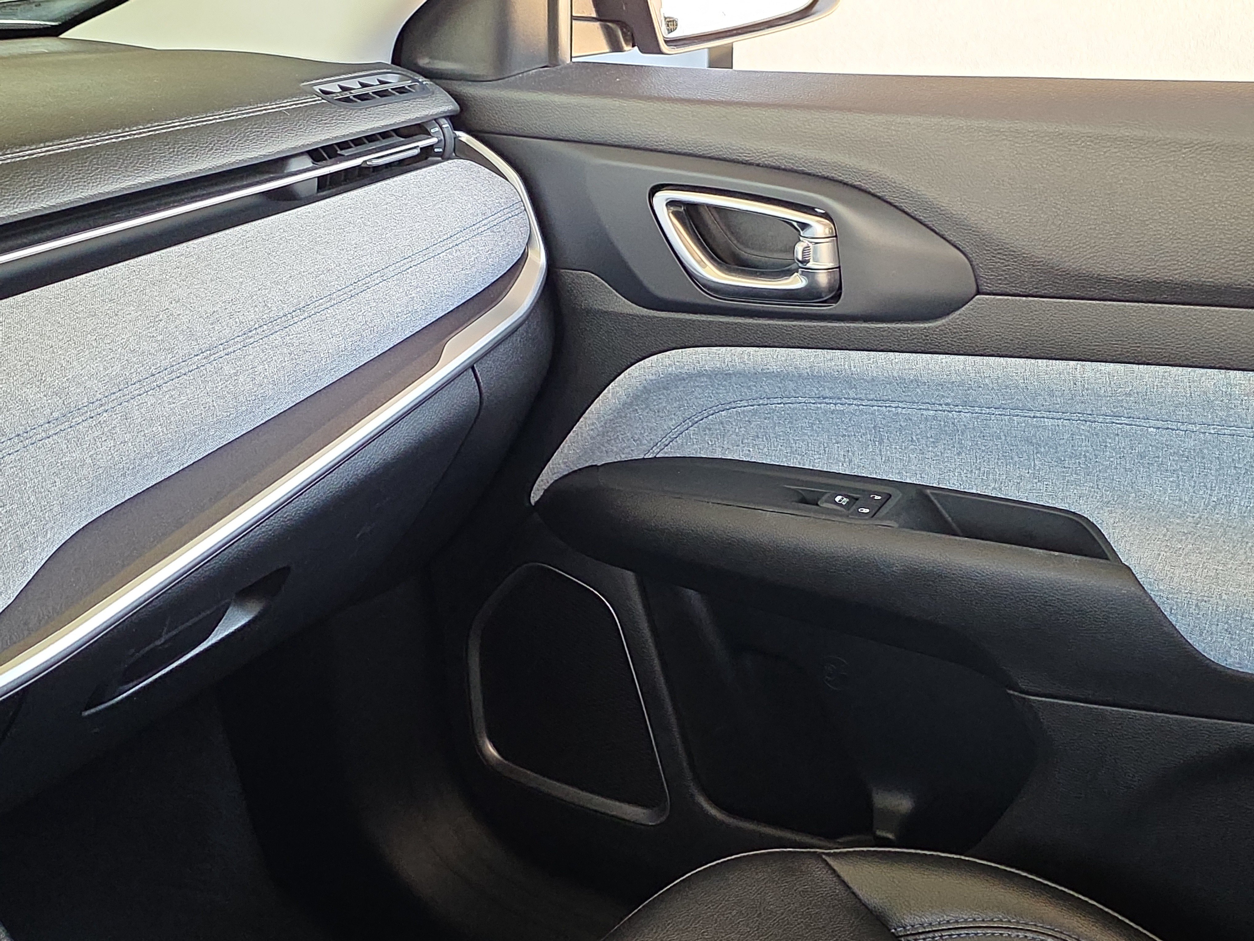 Used 2022 Jeep Compass Latitude FWD image 19
