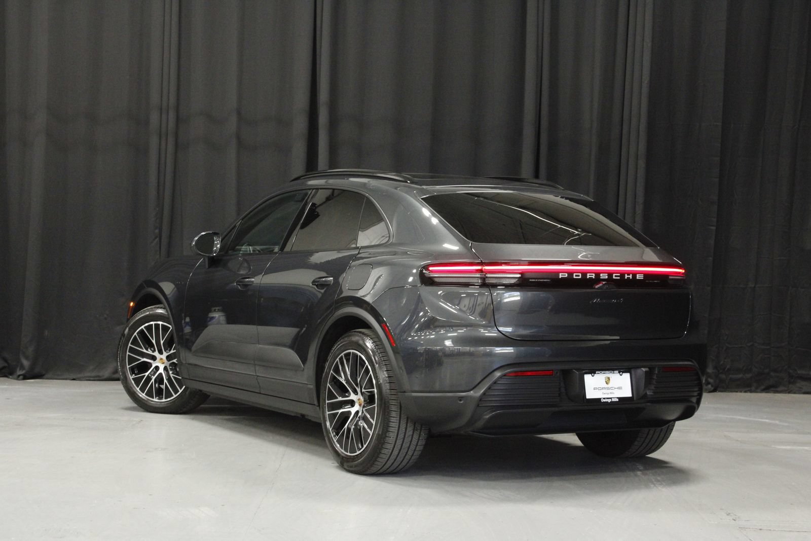 Certified 2025 Porsche Macan 4 Electric AWD/4WD image 3