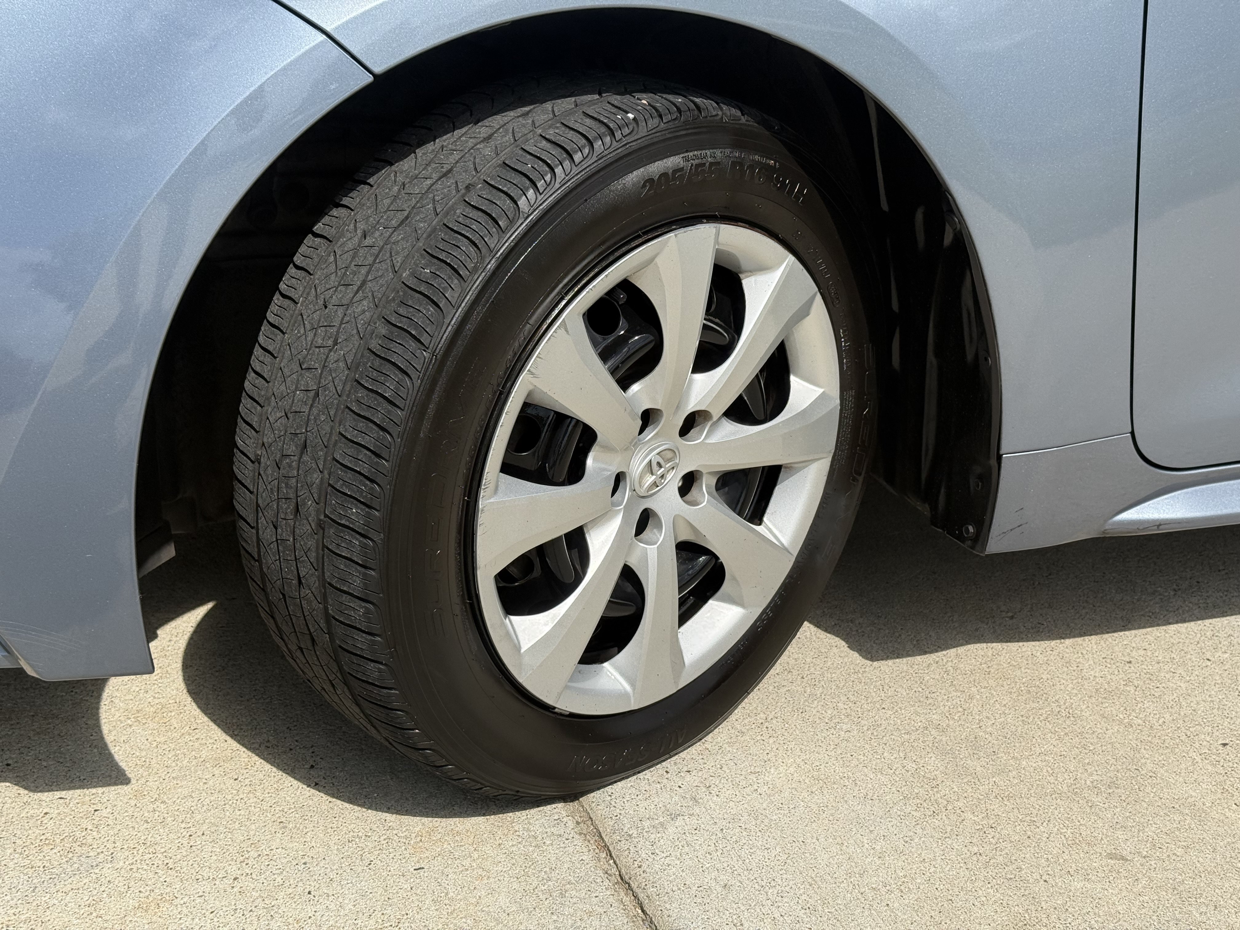 Used 2021 Toyota Corolla LE FWD image 18